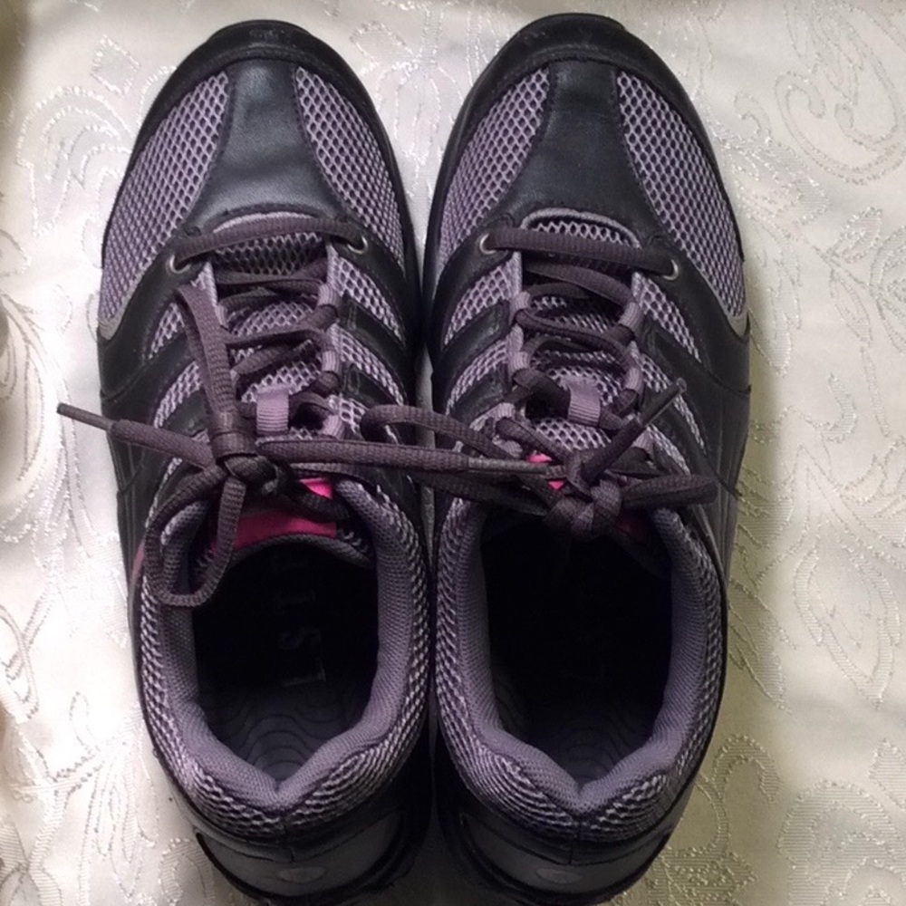MBT Sneakers
